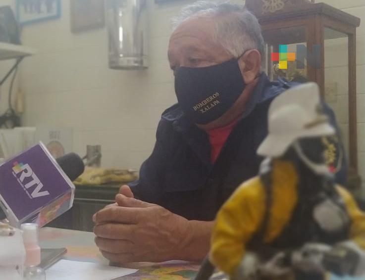 Verificar instalaciones de luces de árboles de Navidad, recomiendan bomberos de Xalapa