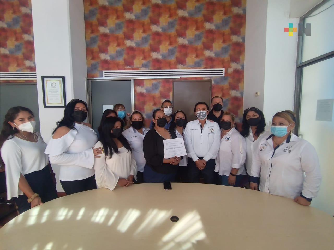 Reconocen a periodista de RTV, Mahaleth Guevara, por su trayectoria profesional