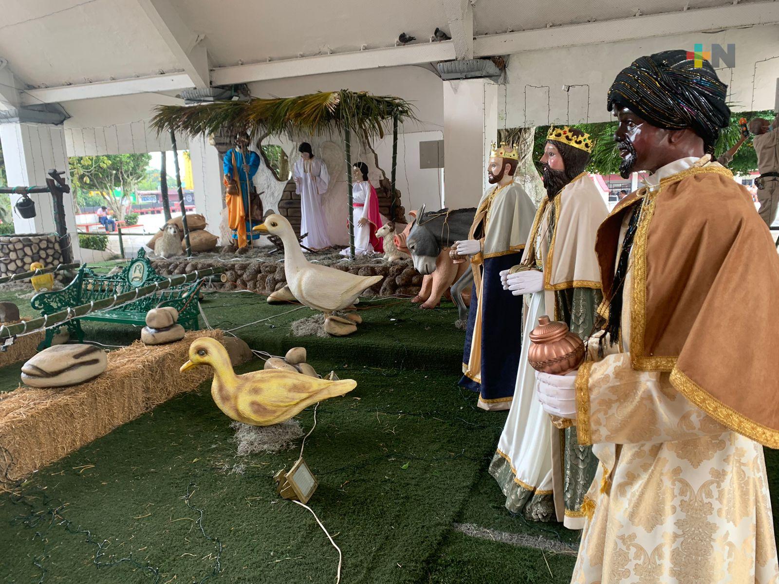 Coatzacoalcos promueve  tradiciones con nacimiento atractivo para visitantes