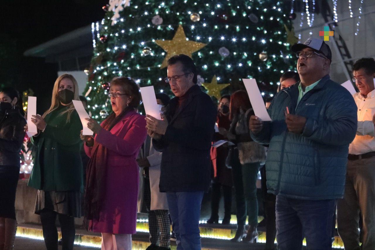 Con encendido de árbol navideño del DIF, continúa Festival Orgullo Navideño