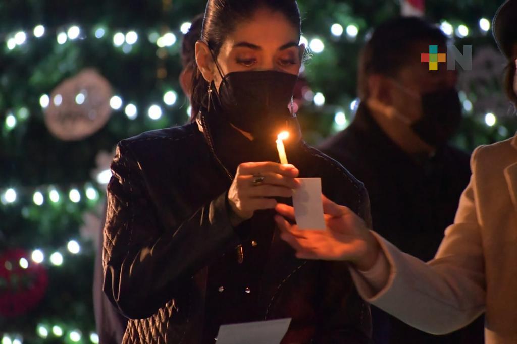 Fiscal General, Verónica Hernández participó en encendido del árbol «Orgullo Navideño»