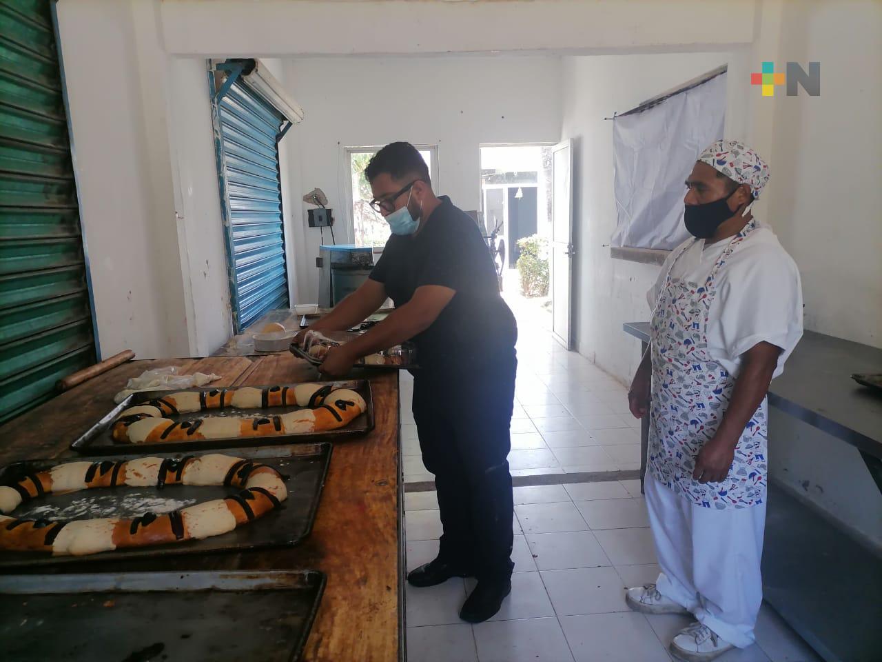 En Centro de rehabilitación «La Promesa» inicia la venta de roscas de Reyes