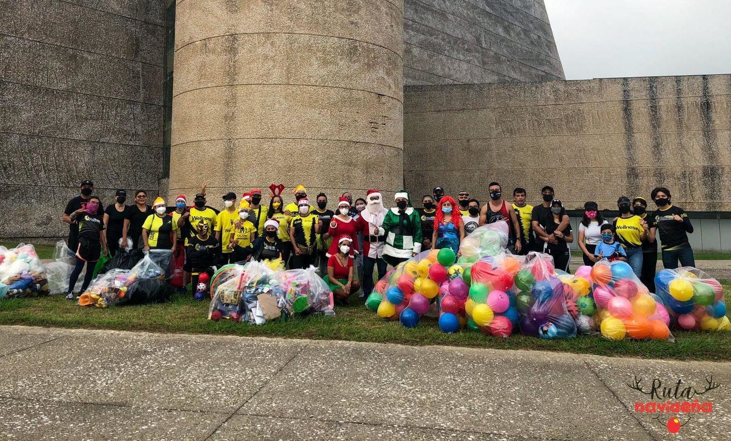 Runners entregan juguetes a mil 500 niños de Coatzacoalcos