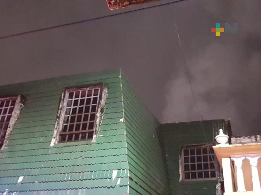 Se incendia vivienda en colonia de Coatzacoalcos; sin reportarse lesionados