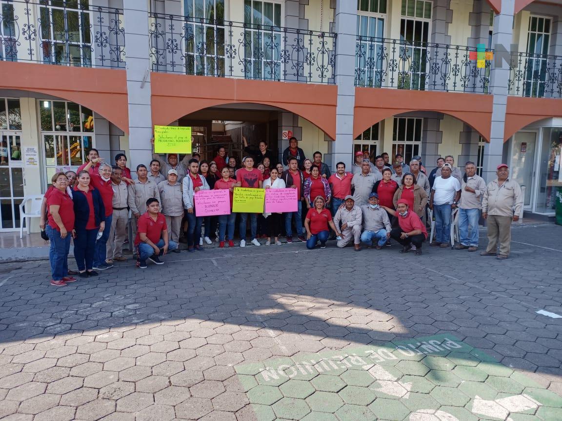 Con «brazos caídos» protestan empleados del ayuntamiento de Soledad de Doblado