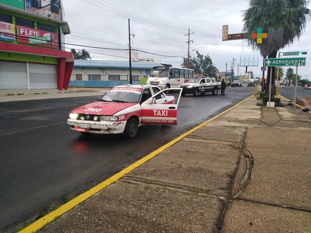 Mujer es atropellada por taxista en Coatzacoalcos