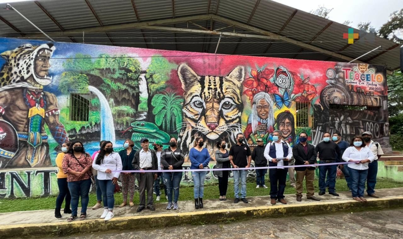 En Teocelo inauguran tramo carretero y mural conmemorativo