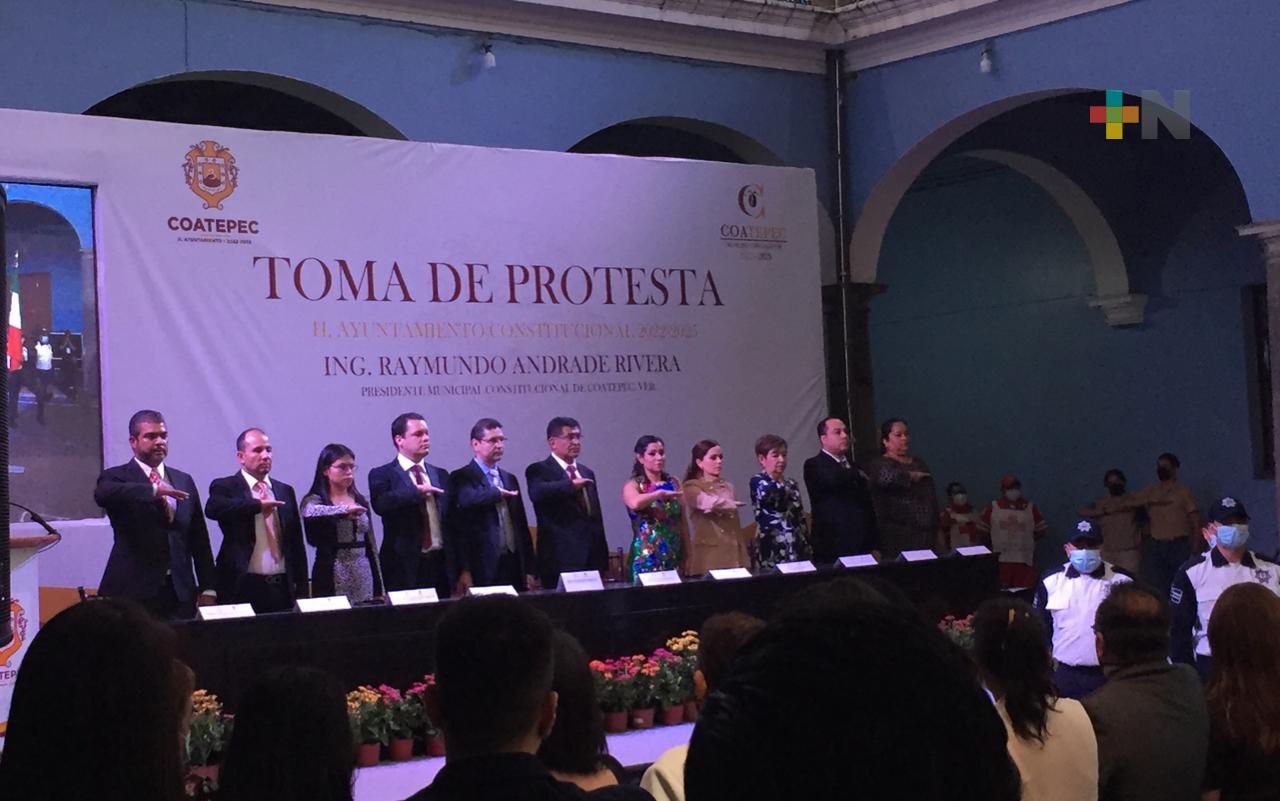 Toma protesta Raymundo Andrade Rivera como nuevo alcalde de Coatepec