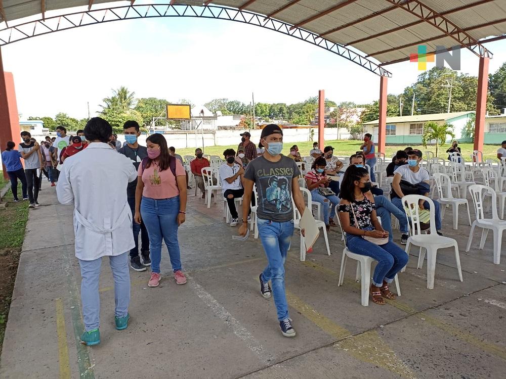 Llega a Medellín primera dosis antiCovid para jóvenes de 15 a 17 años