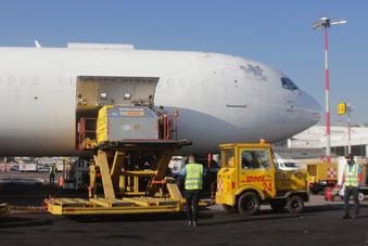 Arriba embarque número 101 de Pfizer-BioNTech con 585 mil vacunas contra COVID-19