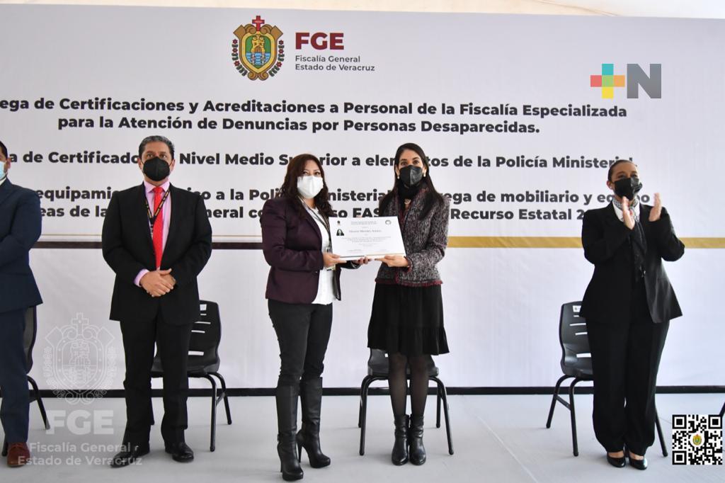FGE entrega certificaciones a trilogía investigadora especializada en desaparición de personas