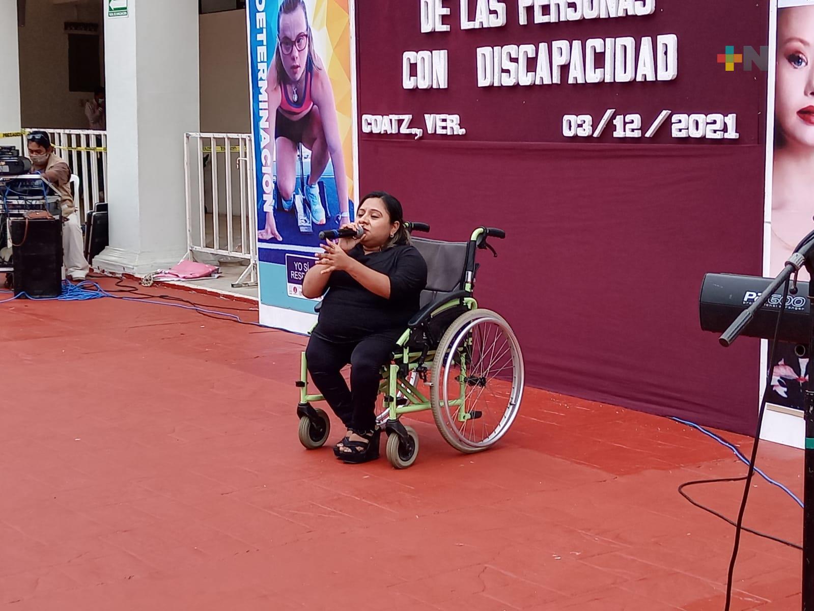 Reconocen a personas que fomentan la inclusión social en Coatza