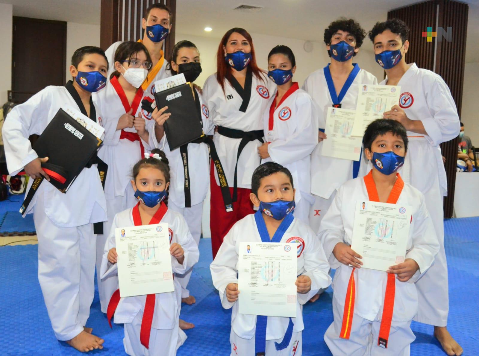 Escuelas de taekwondo River, Veracruz y Sportway realizaron examen de grados