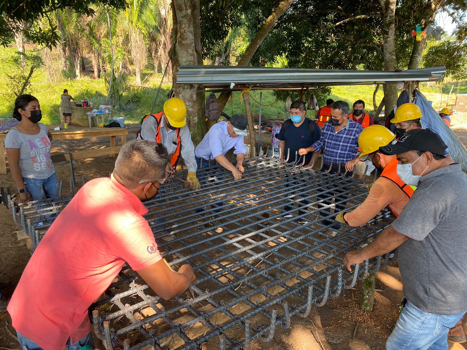 Inicia construcción de universidad Benito Juárez en Santiago Sochiapan