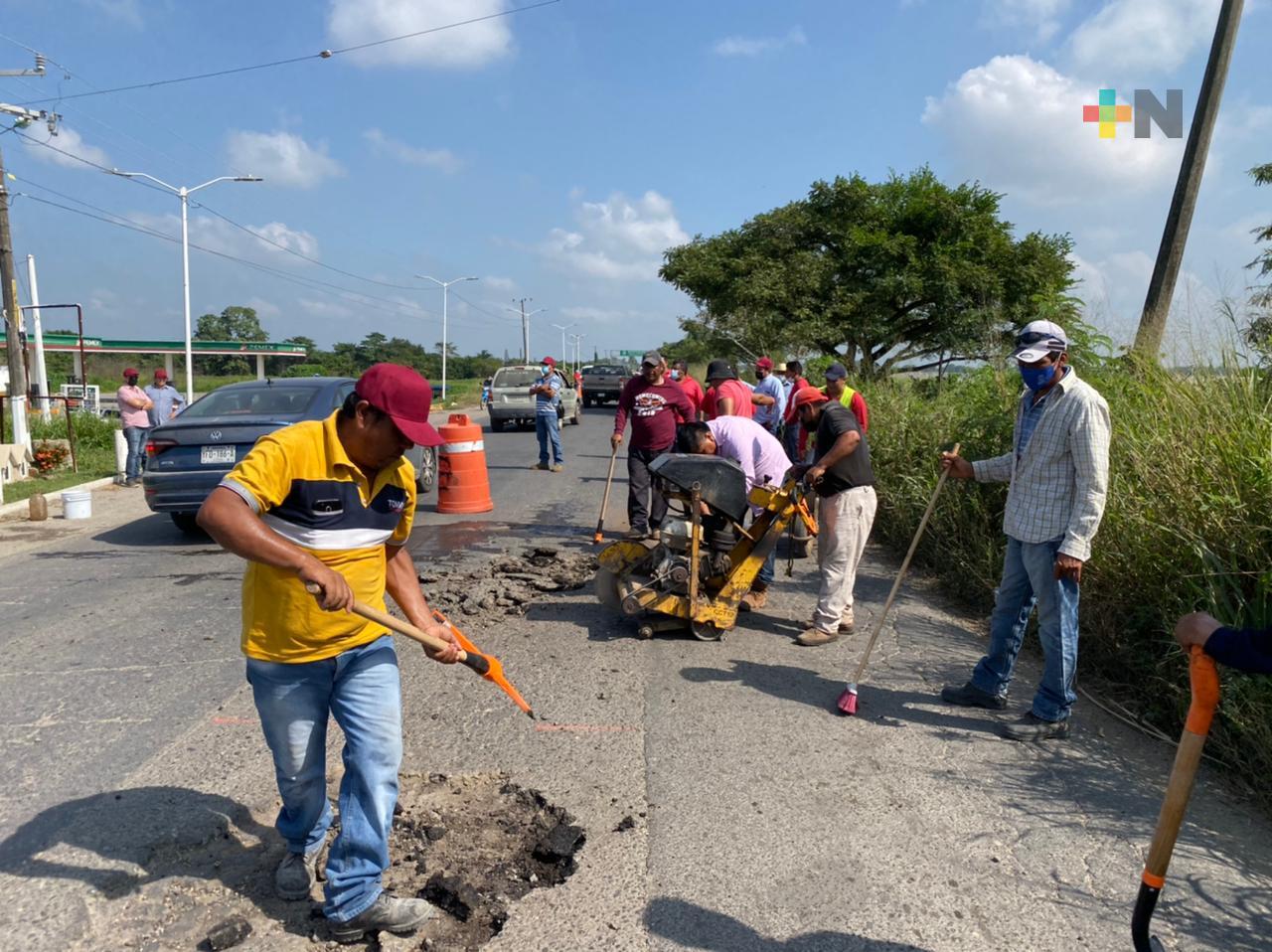 Cosamaloapeños bachean carretera federal