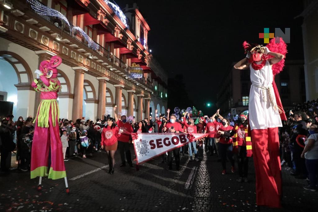 Xalapa se ilumina con desfile Navideño” y congrega a cientos