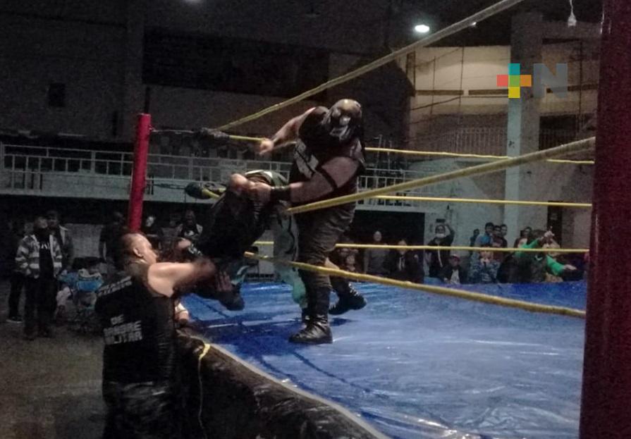 En Arena Xalapa, caen tres máscaras en “La Noche de las Ruletas”