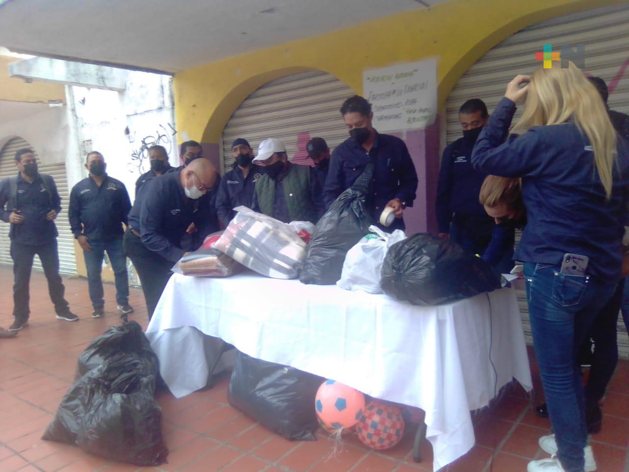 Recaudan ropa invernal para población vulnerable del puerto de Veracruz