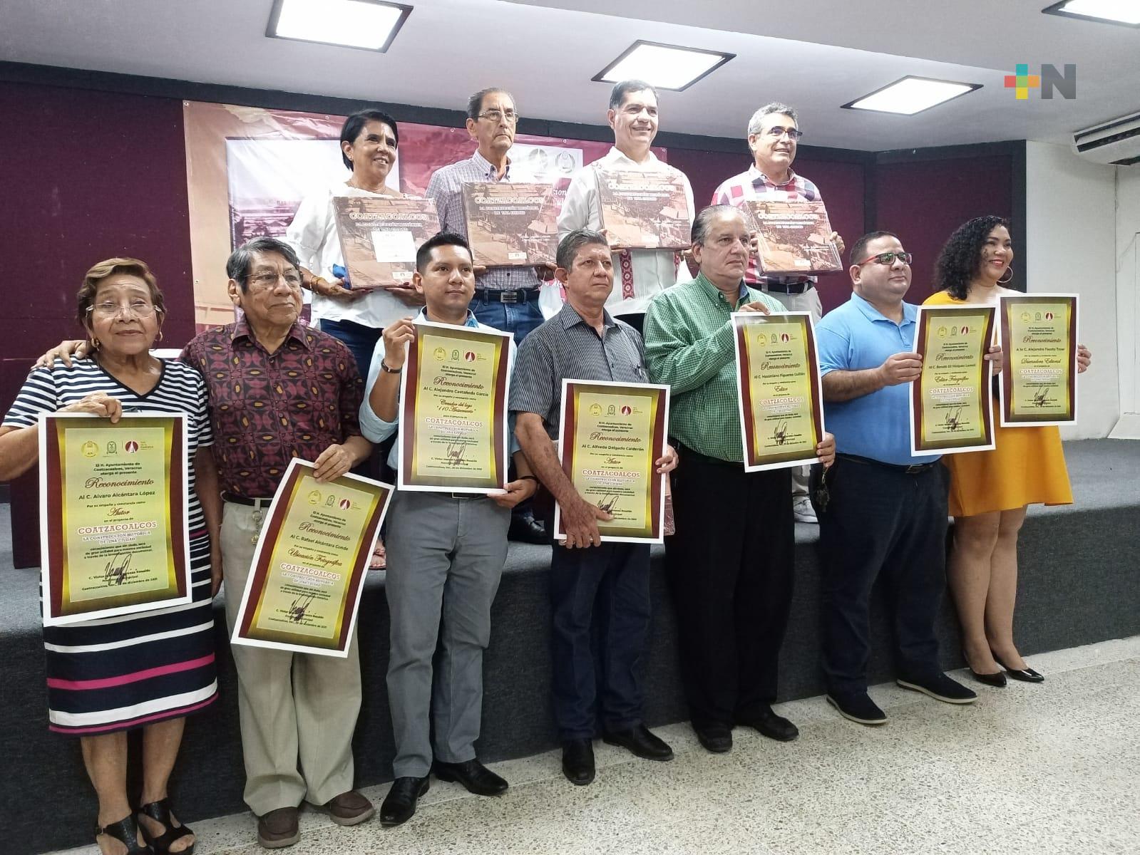 Presentan libro sobre historia de Coatzacoalcos