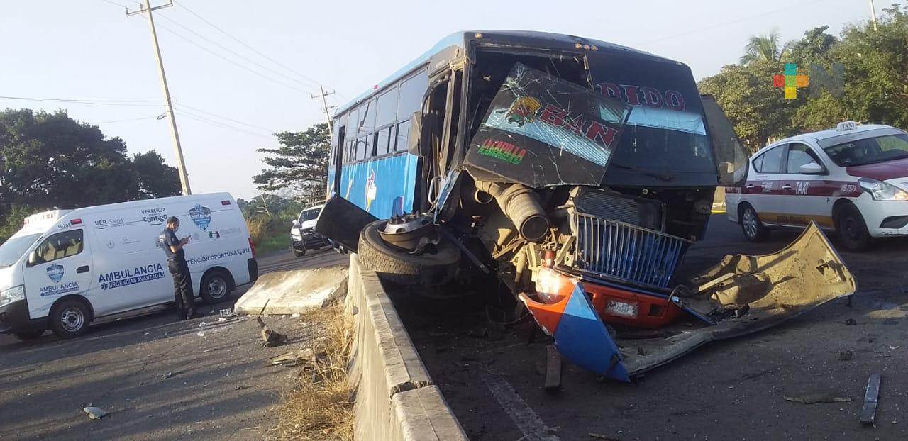 Accidente de transporte público en carretera federal 180