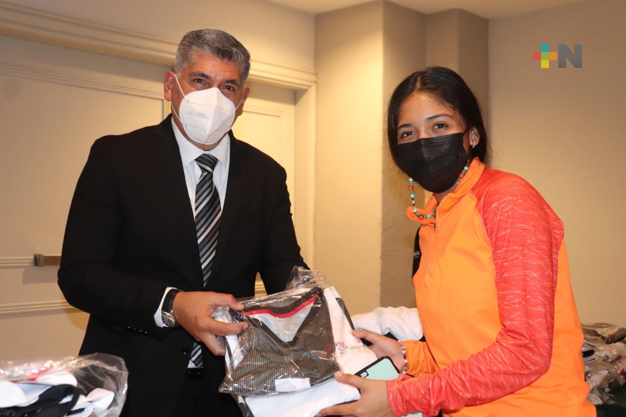 Abanderan en IVD a delegación deportiva indígena