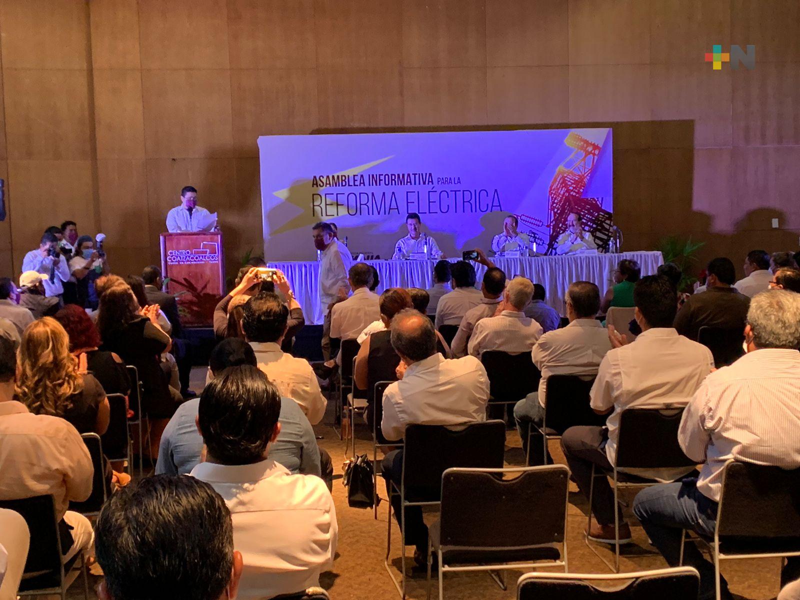 Celebran asamblea informativa sobre reforma eléctrica en Coatzacoalcos