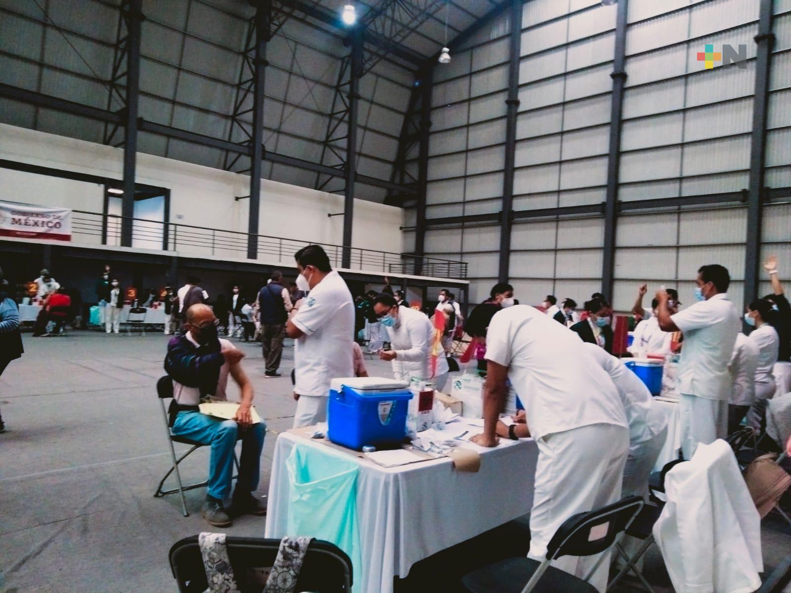 Inició en Xalapa aplicación de vacuna de refuerzo a personas de la tercera edad