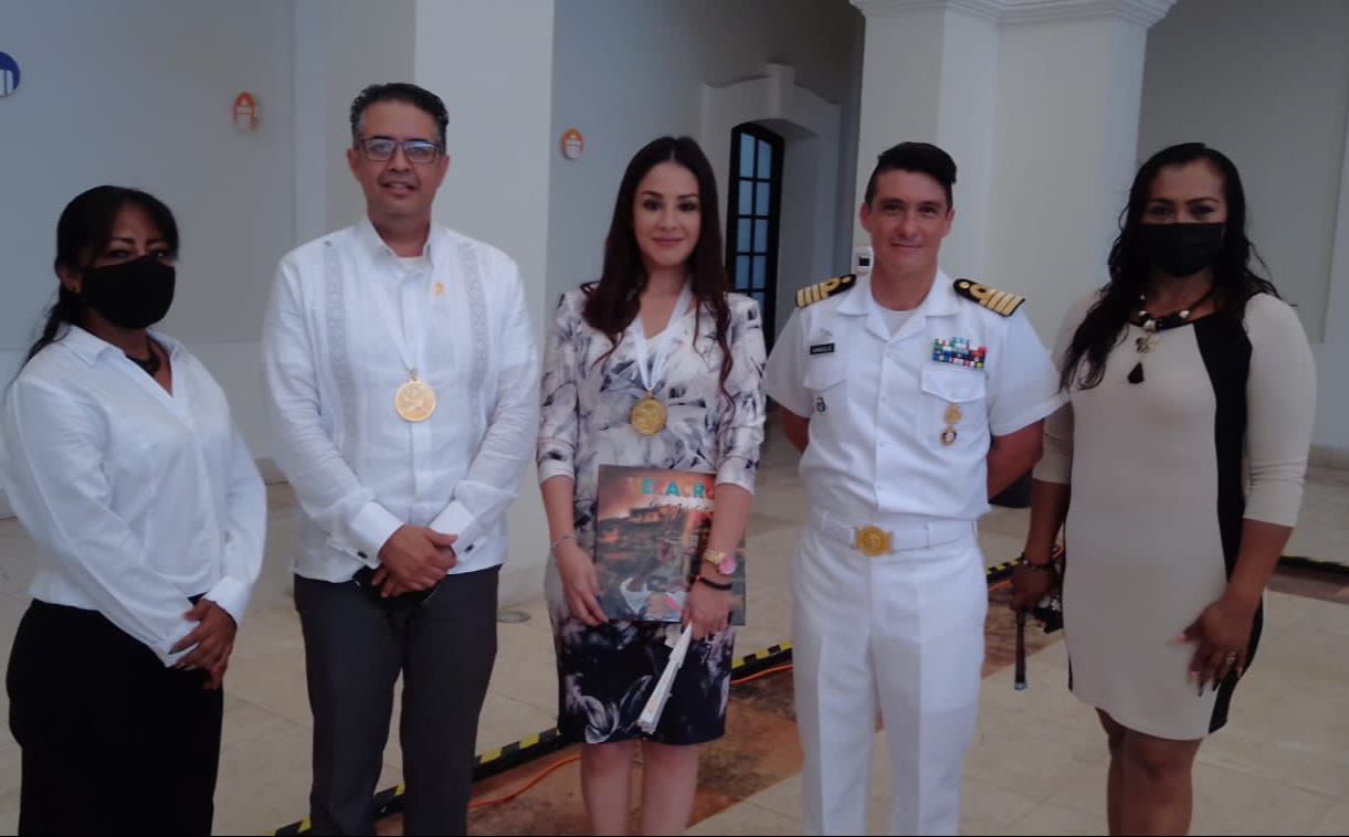 Entregan medalla Ángel de la Independencia a presidenta de Mujeres de Impacto Social