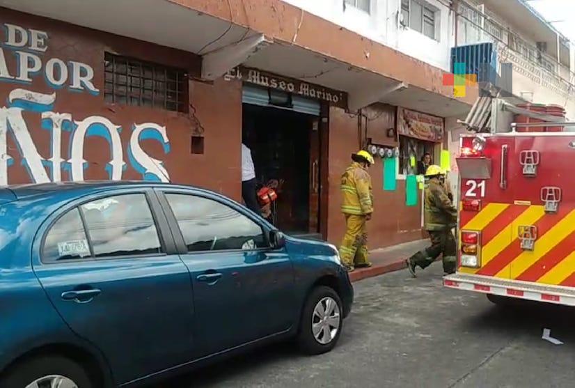 Bomberos atienden explosión y acumulación de vapor en dos puntos de Xalapa
