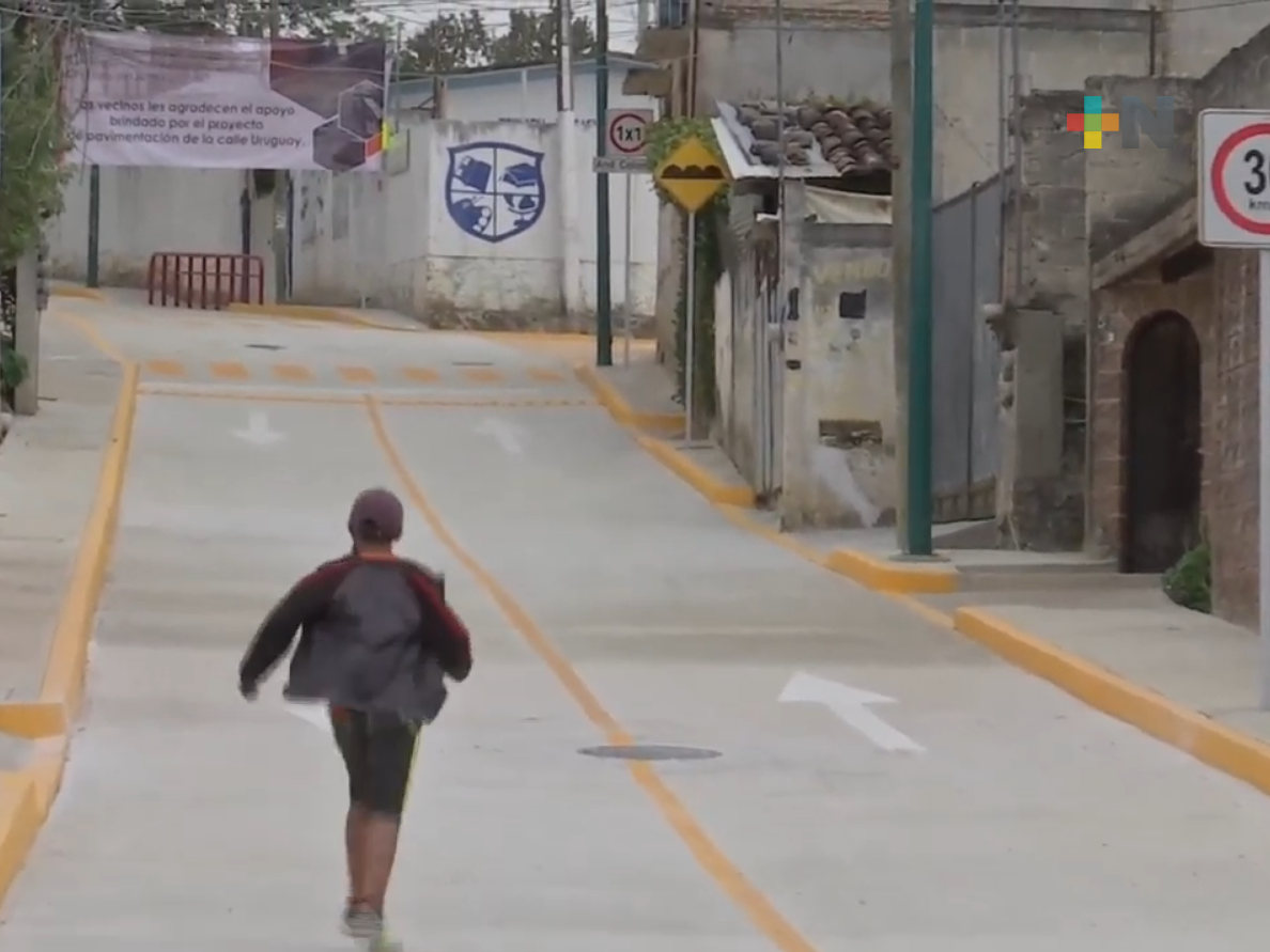 Inaugura alcalde de Xalapa pavimentación de calle en colonia Benito Juárez