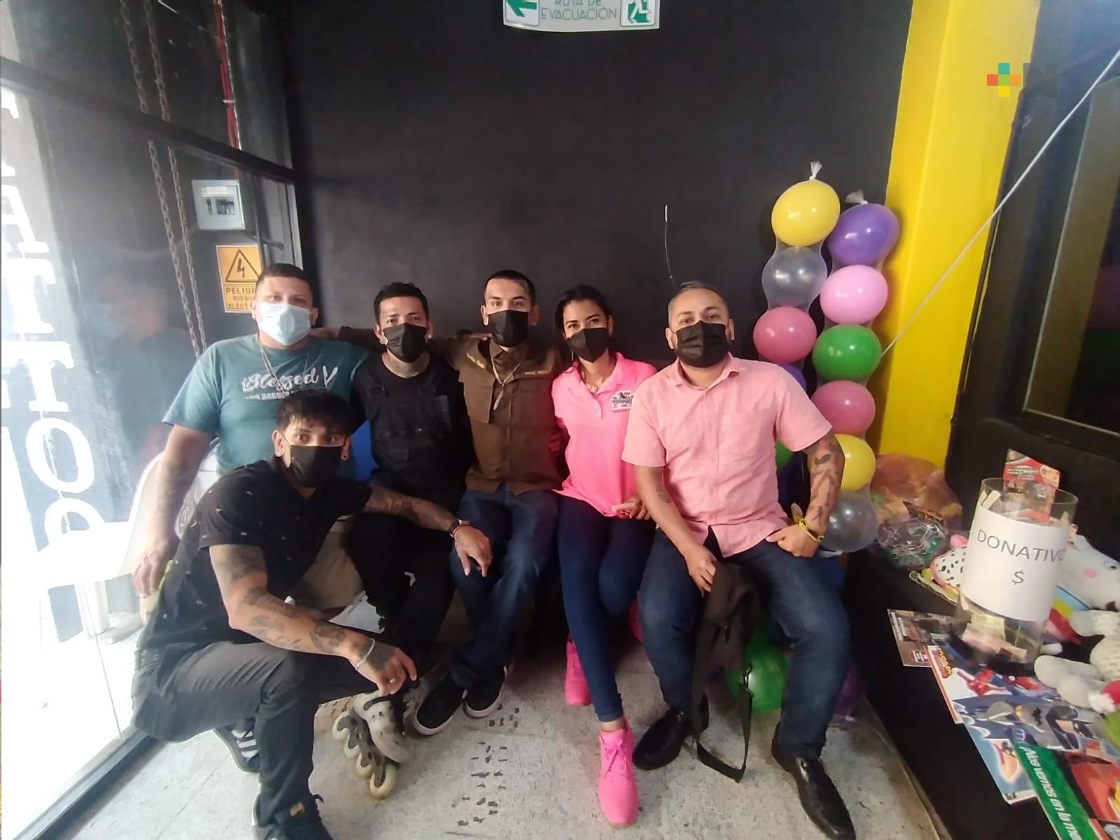 Barberos se unen para colecta de juguete en el municipio de Veracruz