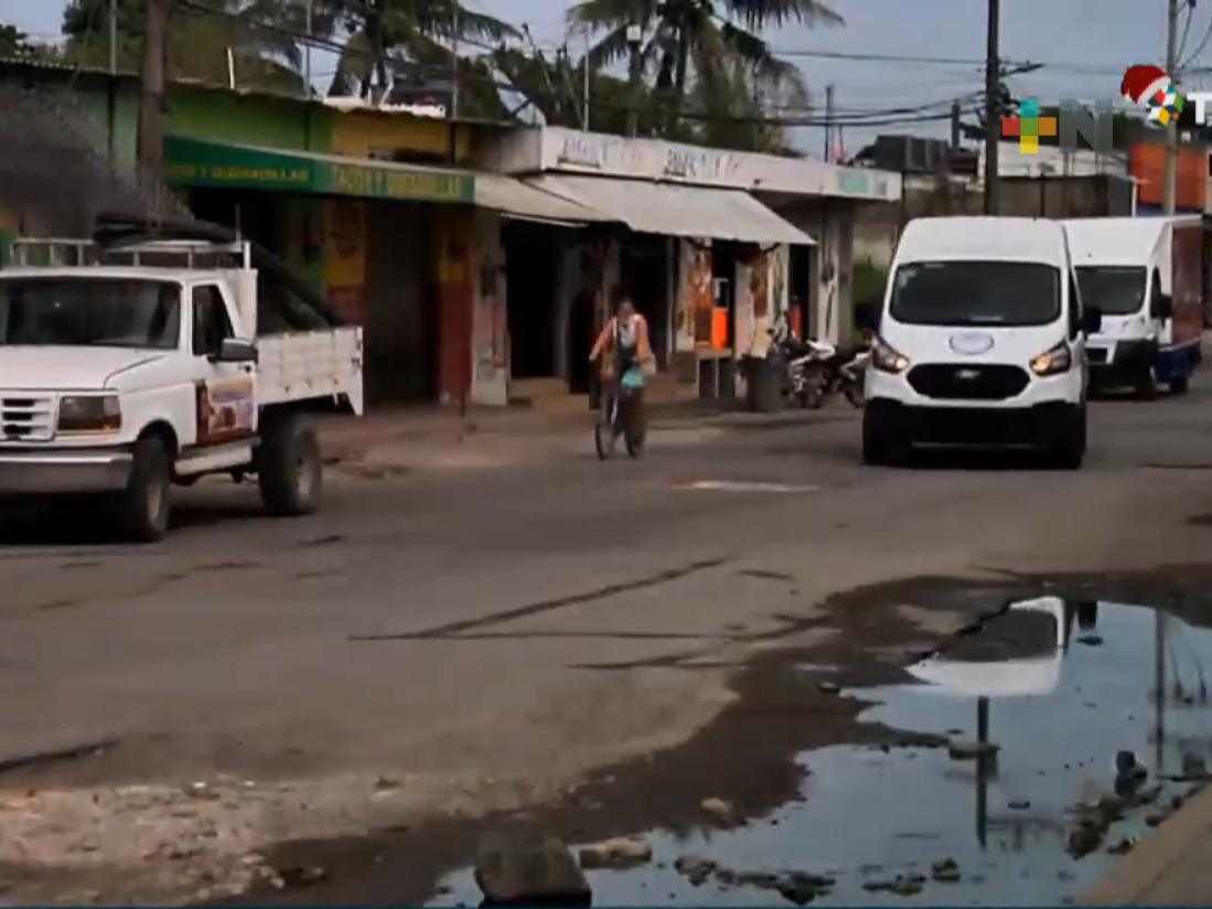 Baches y aguas negras afectan a vecinos de la colonia Amapolas de Veracruz