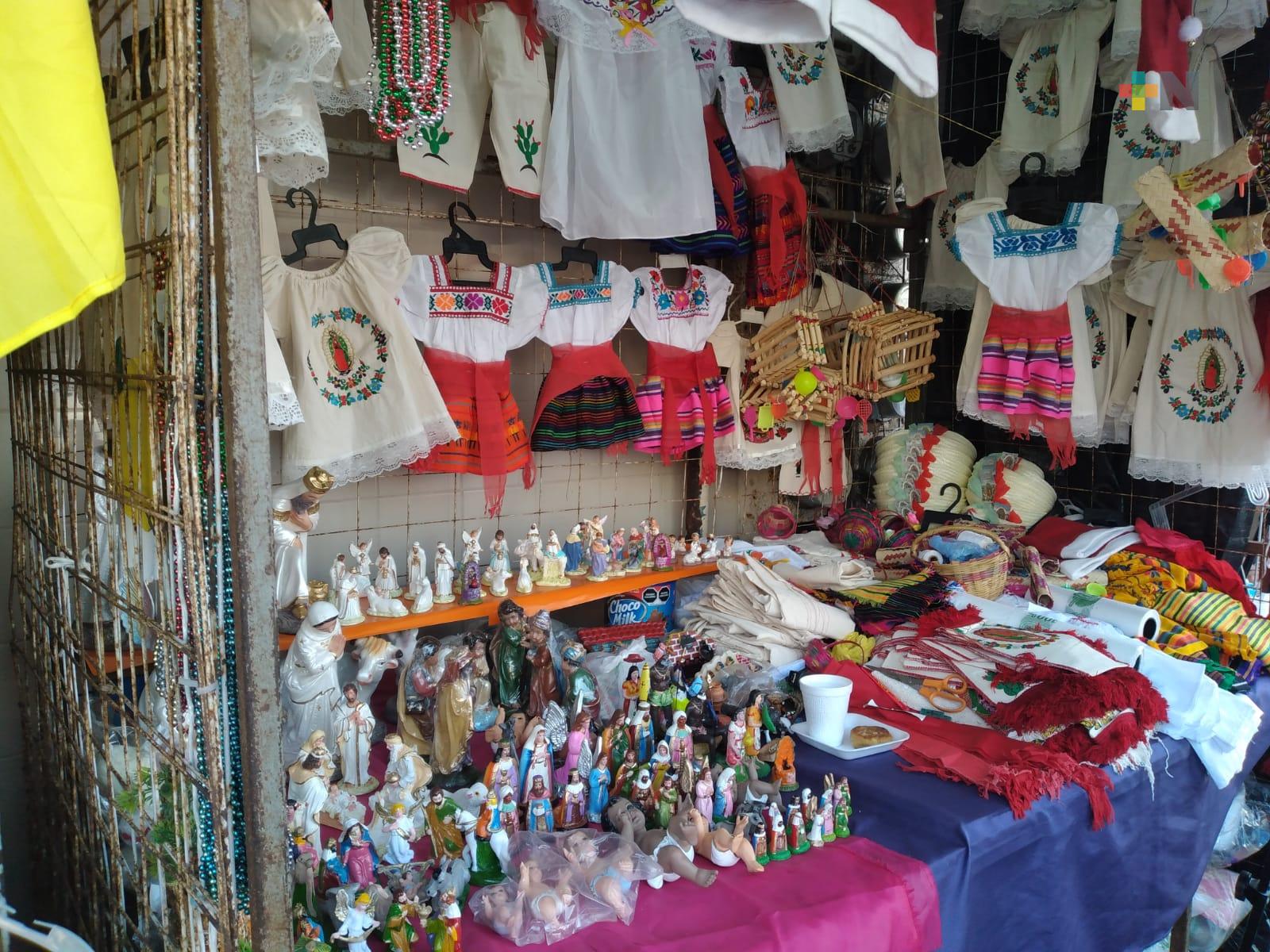 Comerciantes de trajes de «inditos» confían mejoren sus ventas en municipio de Veracruz