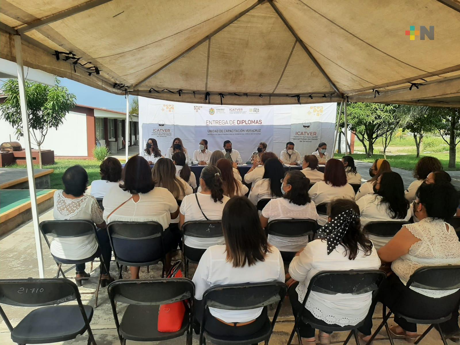 Icatver Veracruz entregó diplomas; ofrece cursos de hasta seis meses