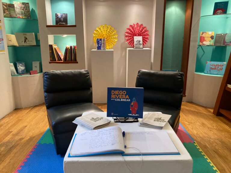 Ofrece Librería IVEC mesa de remates y descuentos en sus diferentes colecciones