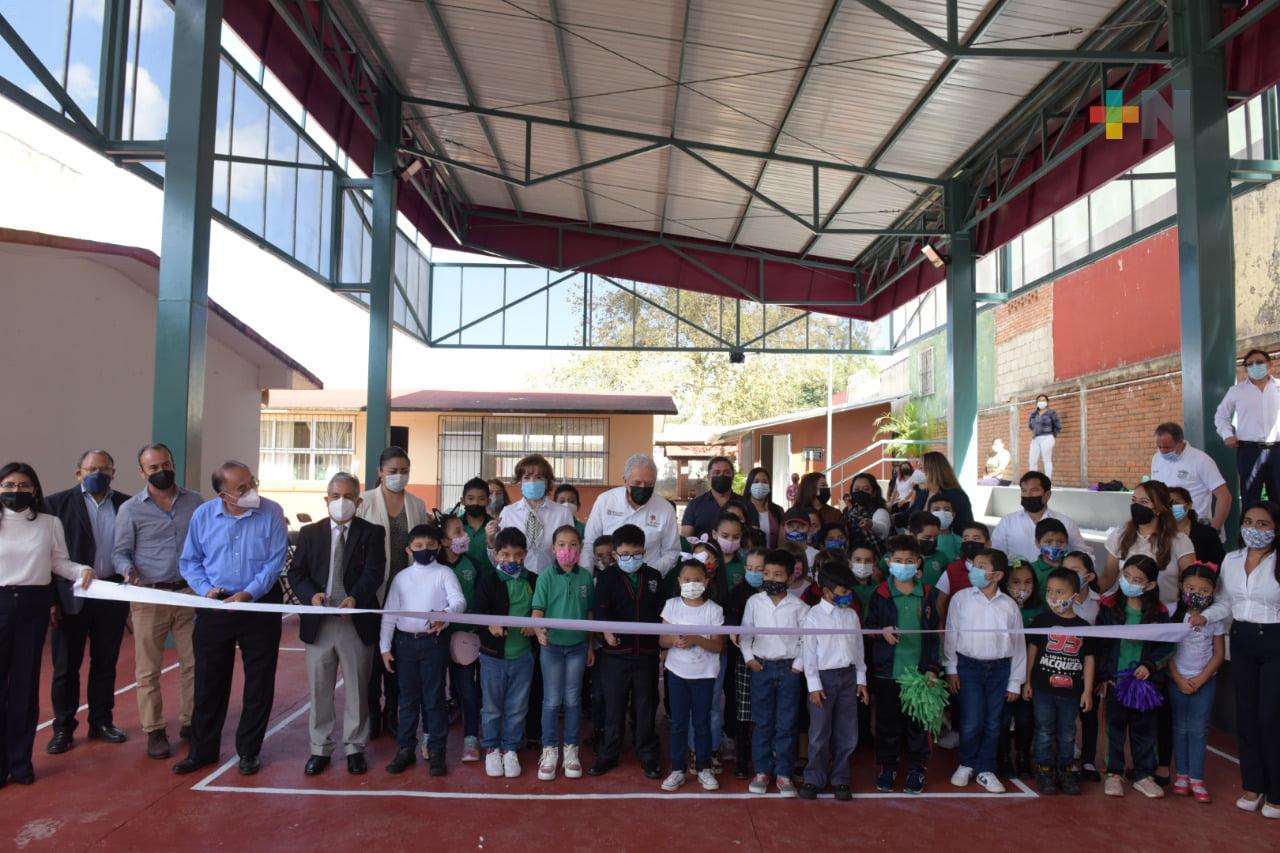 Entrega Ayuntamiento techado en la primaria «Libertad Hernández Landa»