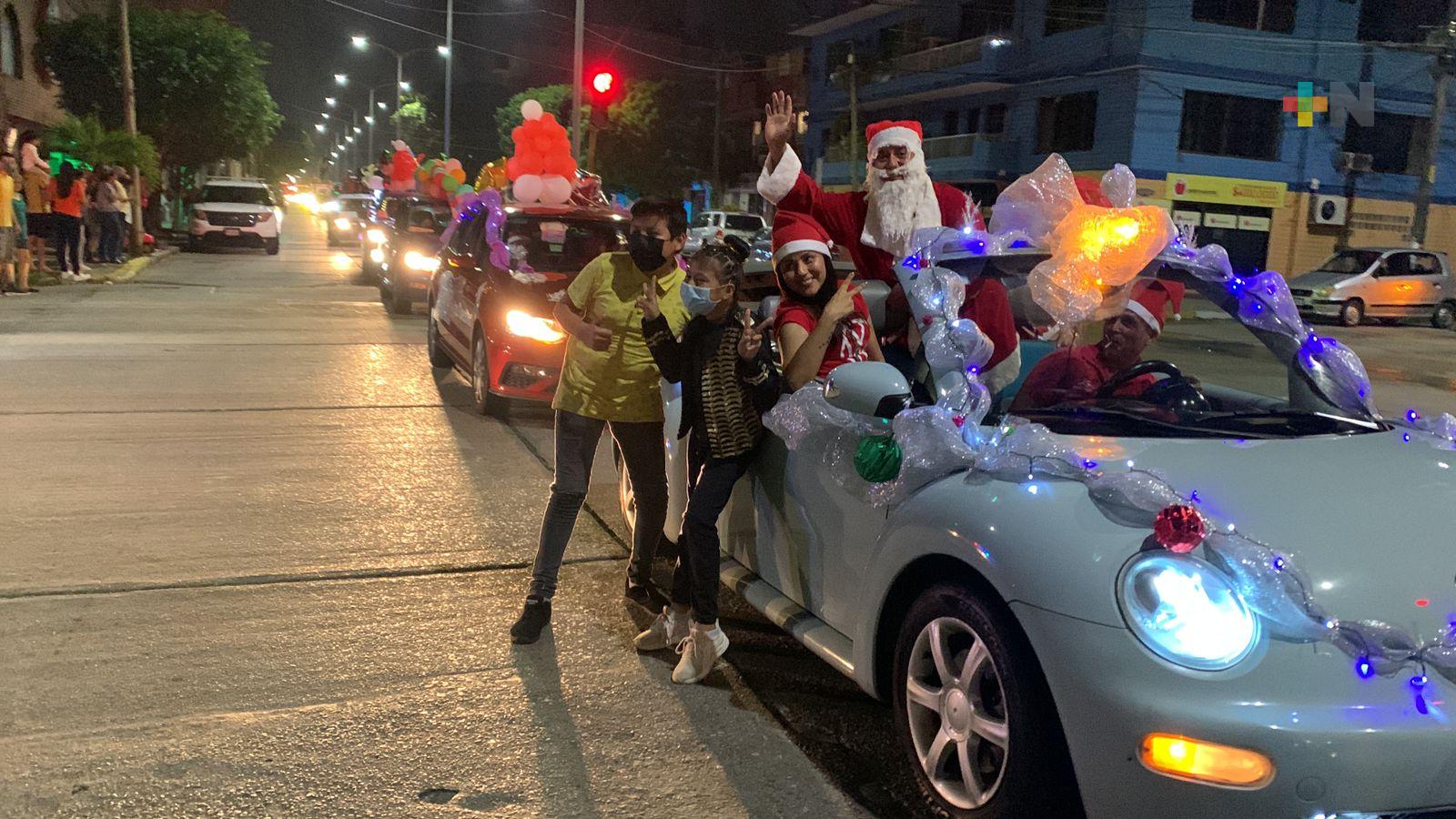 Celebran el primer desfile navideño en Coatzacoalcos