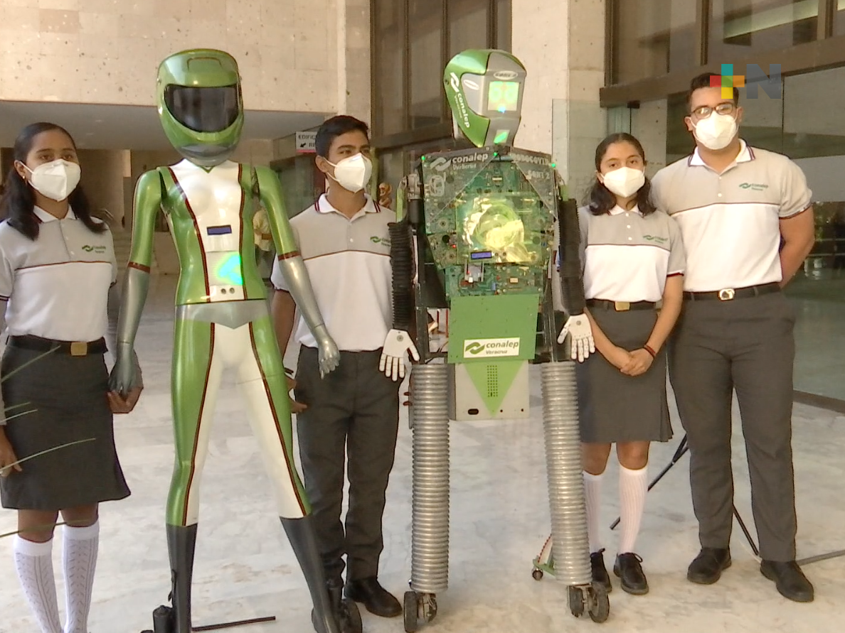 Estudiantes del Conalep Veracruz presentan robot sanitizante