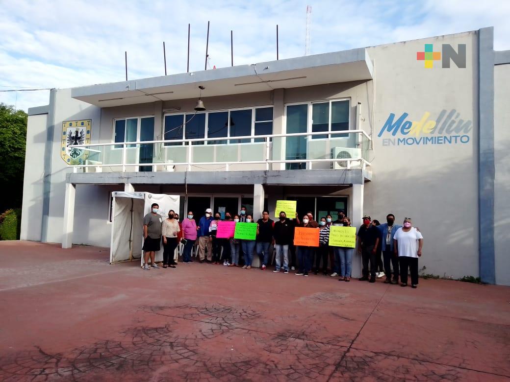 Trabajadores sindicalizados toman el Ayuntamiento de Medellín de Bravo