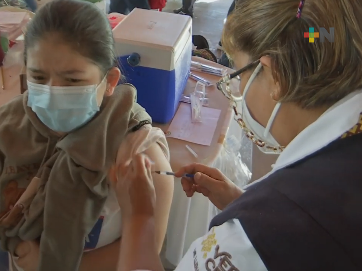Alrededor de mil 300 jóvenes de 15 a 17  vacunan contra Covid-19 en Banderilla