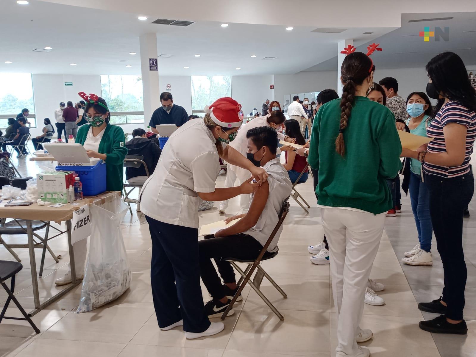 Seis mil dosis antiCovid aplicadas a población de 15 a 17 años en Minatitlán