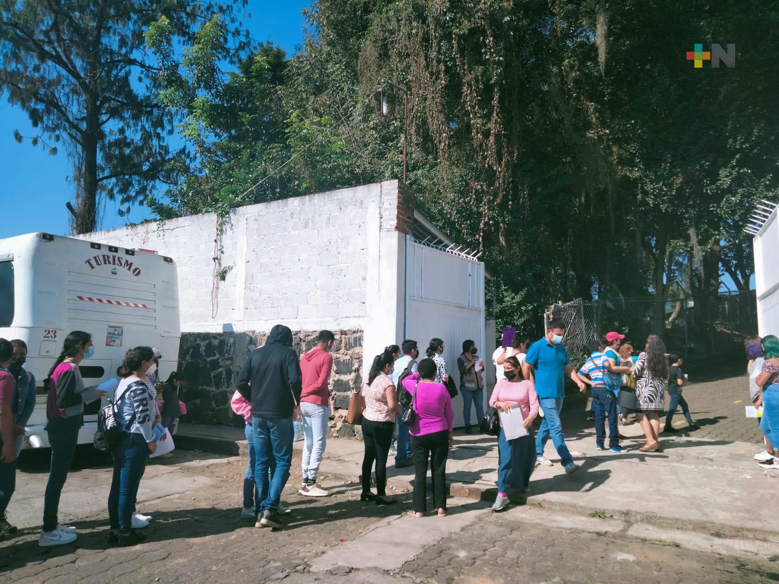 Padres de familia valoran la vacunación contra Covid a menores de 15 a 17 años en Coatepec