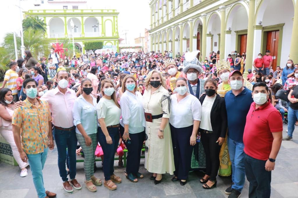 Los Reyes Magos agasajan a niños alvaradeños