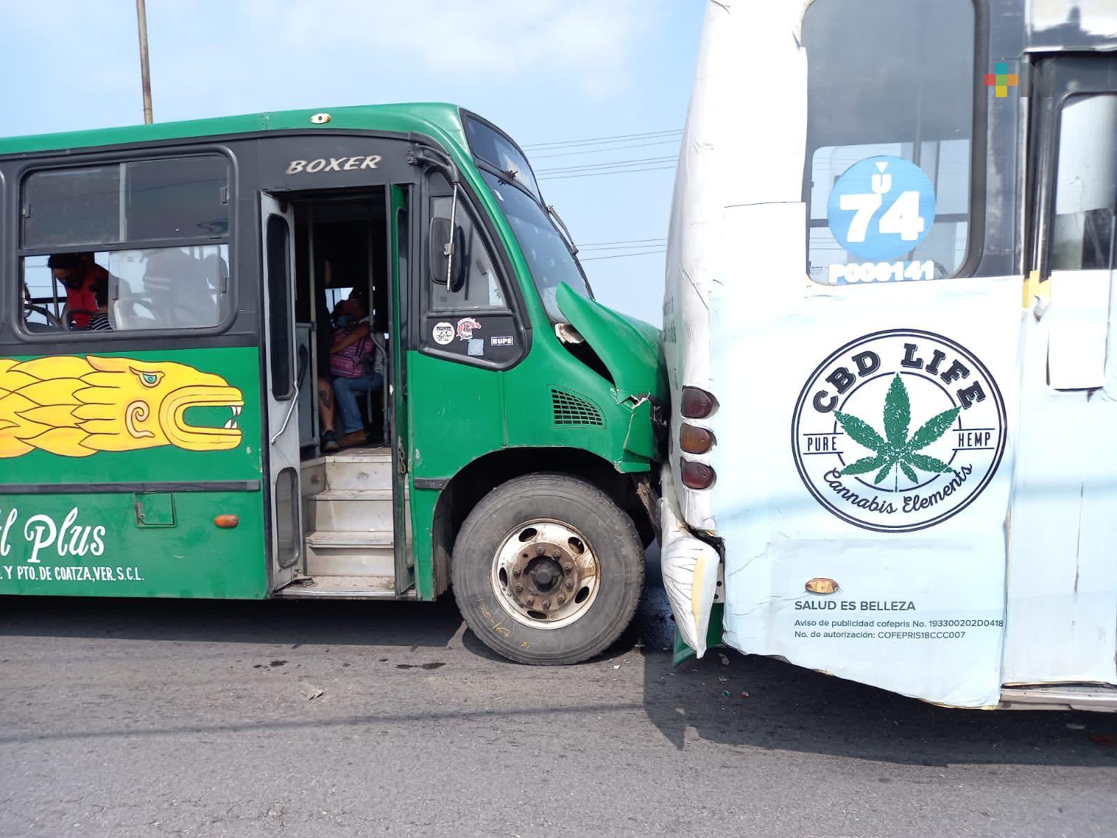 Choque de urbanos en Coatzacoalcos, dejó 14 personas lesionadas