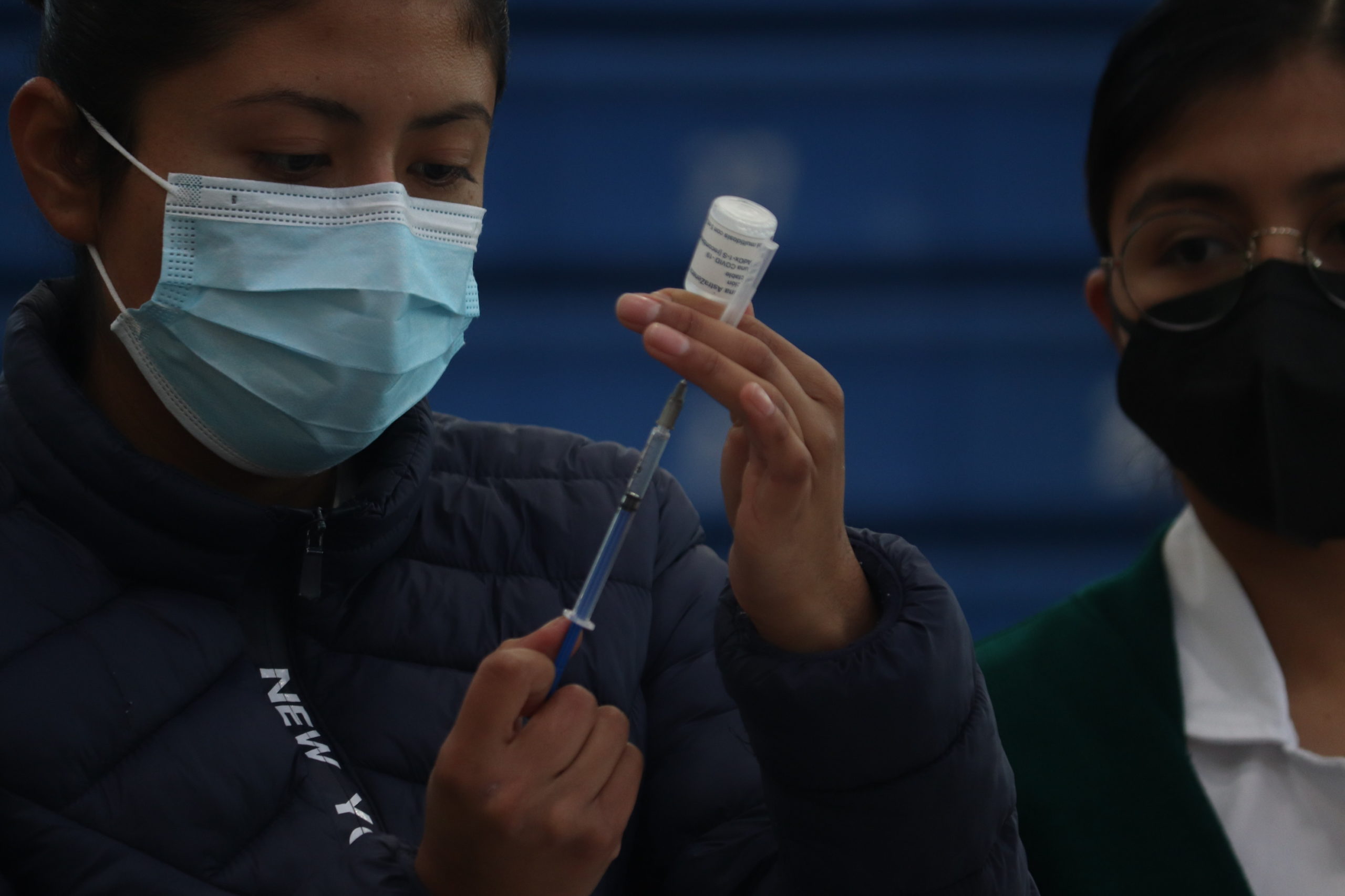 Continúan aplicando vacuna de refuerzo en Xalapa