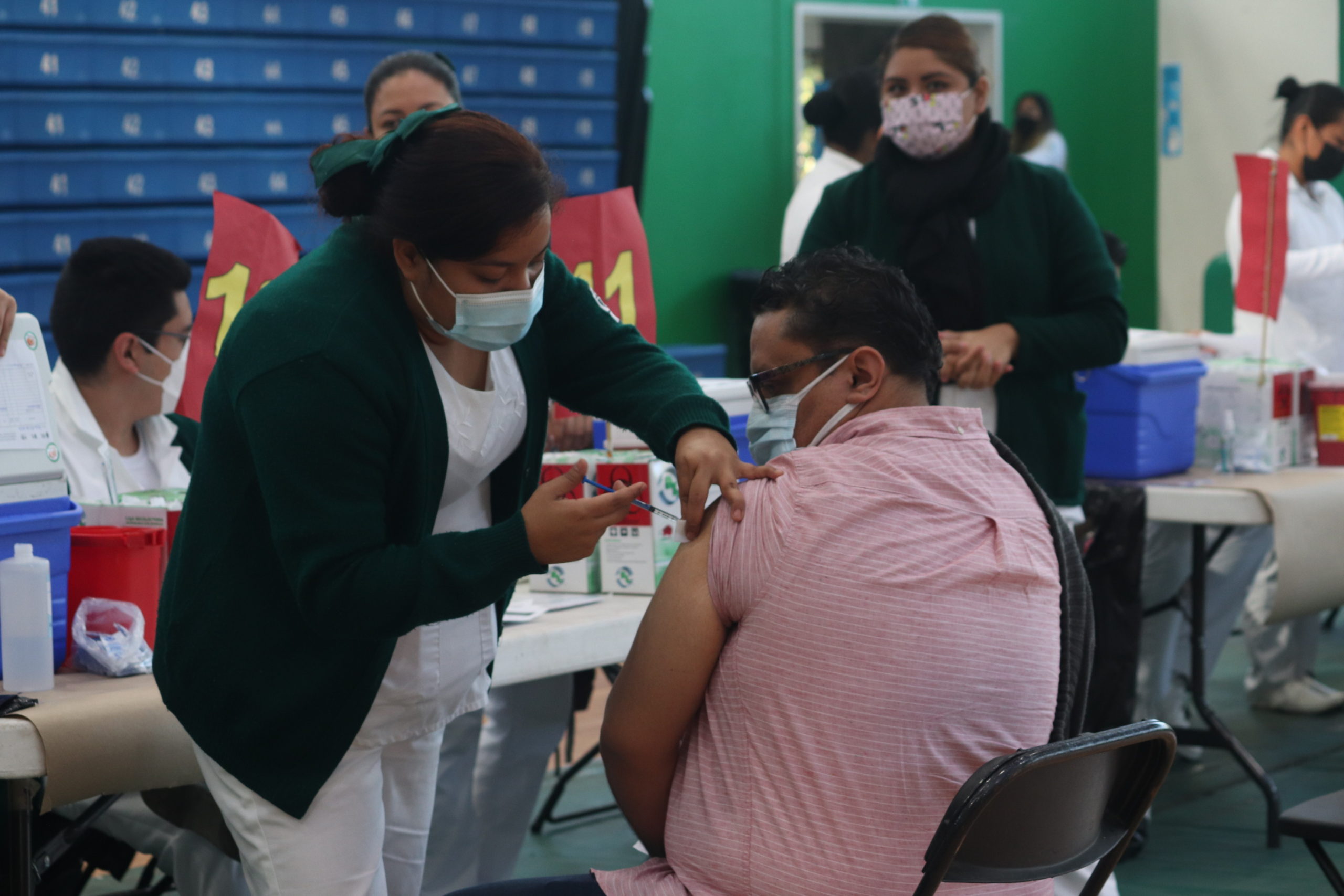 Alistan vacunación de refuerzo para sector de 30 años y más, en cinco municipios