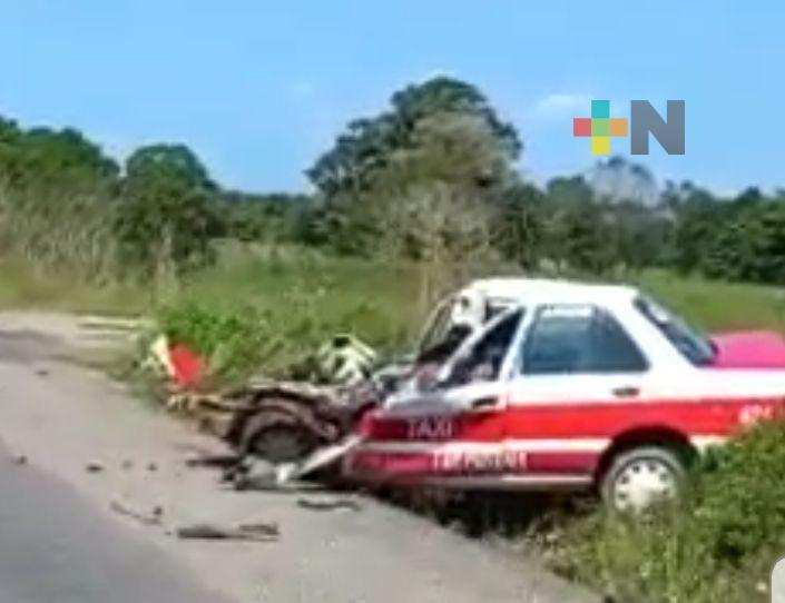 Accidente entre tráiler y taxi deja una persona lesionada