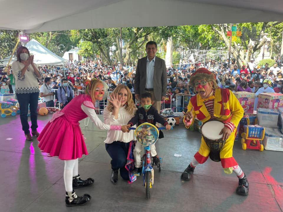 Exitoso festejo de Día de Reyes Magos se presentó en Coatepec