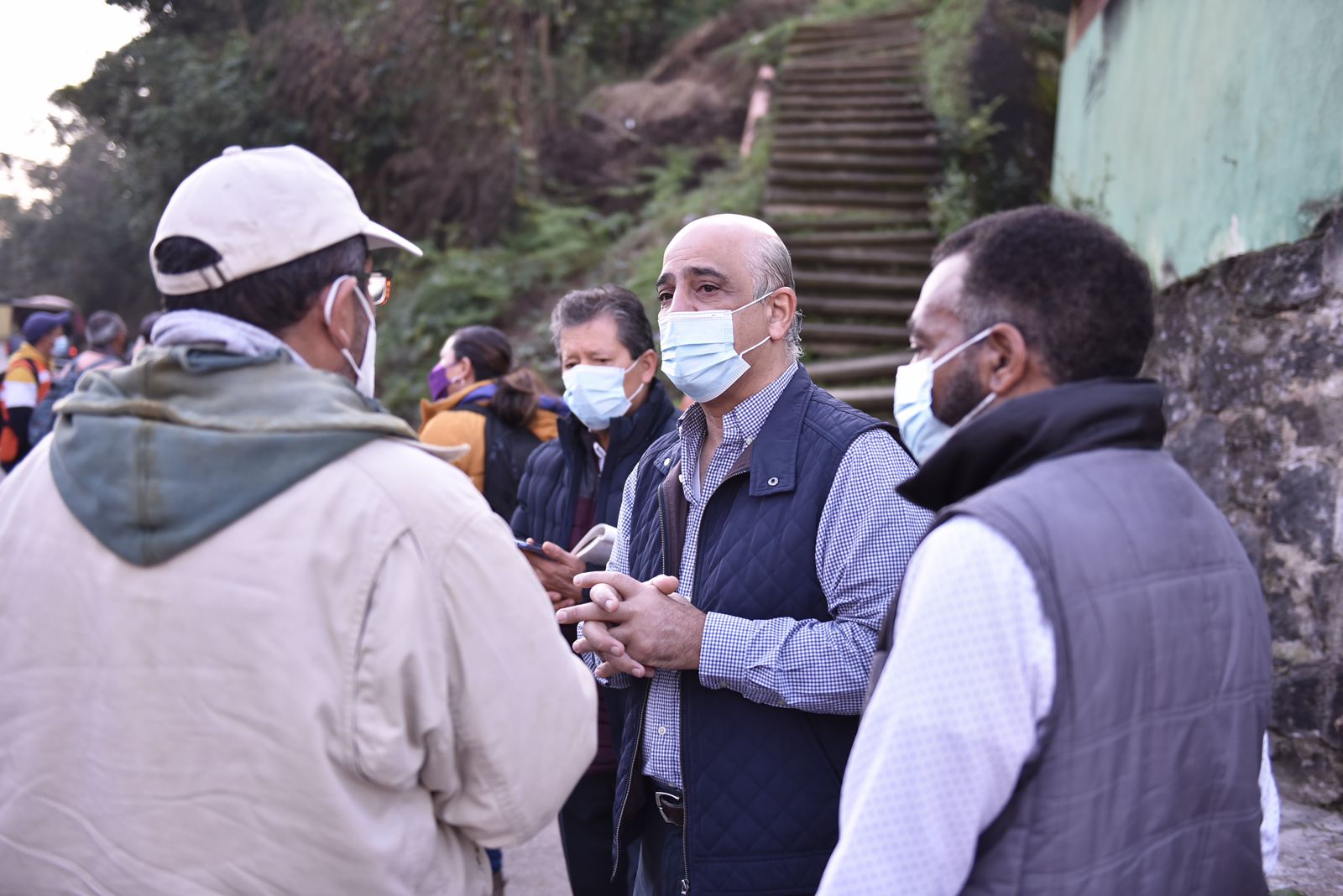 Atiende Ricardo Ahued a vecinos de la Unidad Habitacional Xalapa 2000
