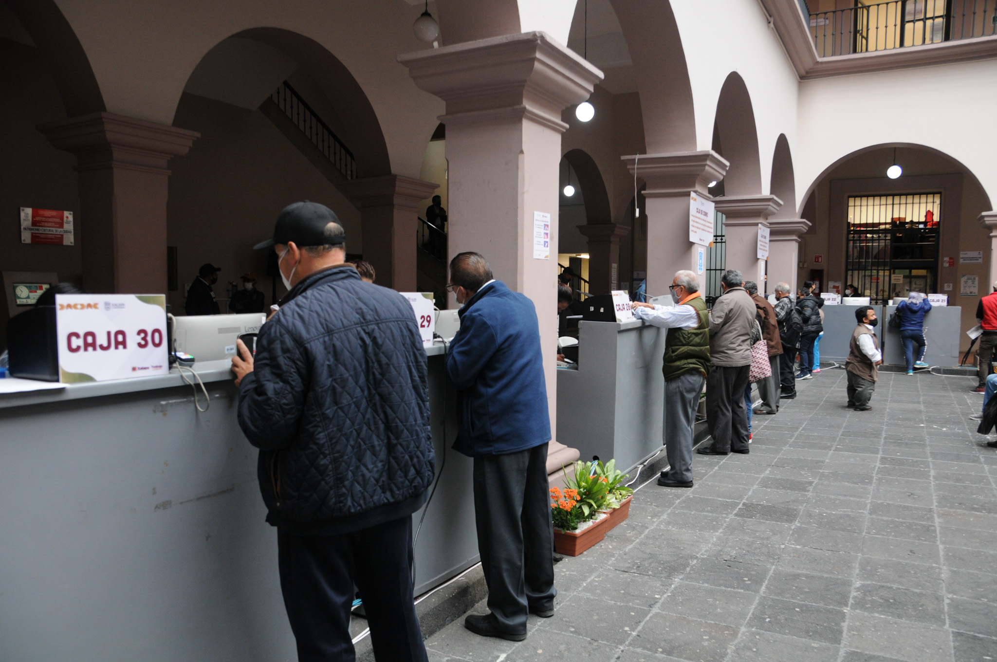 Xalapeños conformes con estrategia para cobro del predial